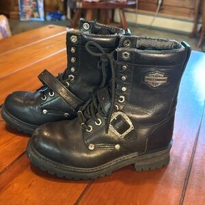 A pair of women’s Harley Davidson boots